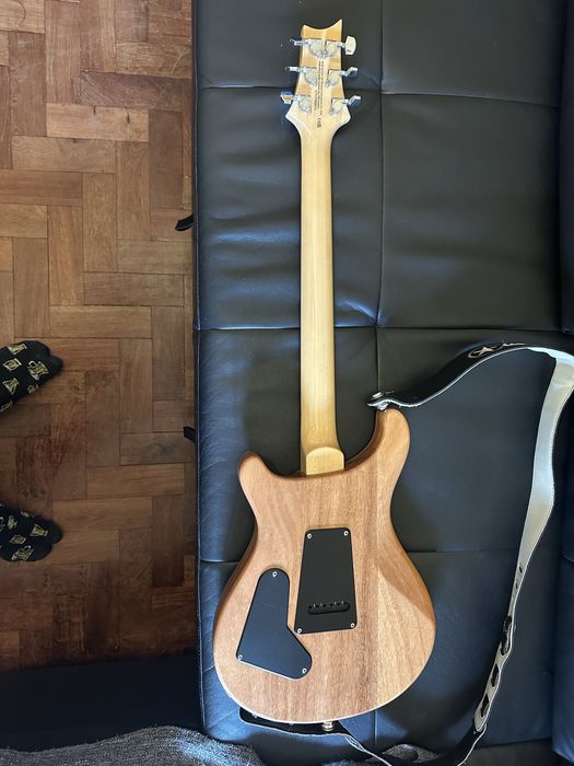 PRS SE Custom (Captadores Dimarzio Air Classic)