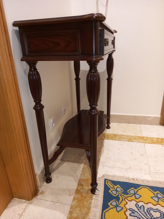 Consola de raiz de nogueira