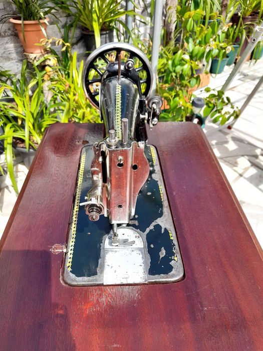 Máquina de Costura Antiga