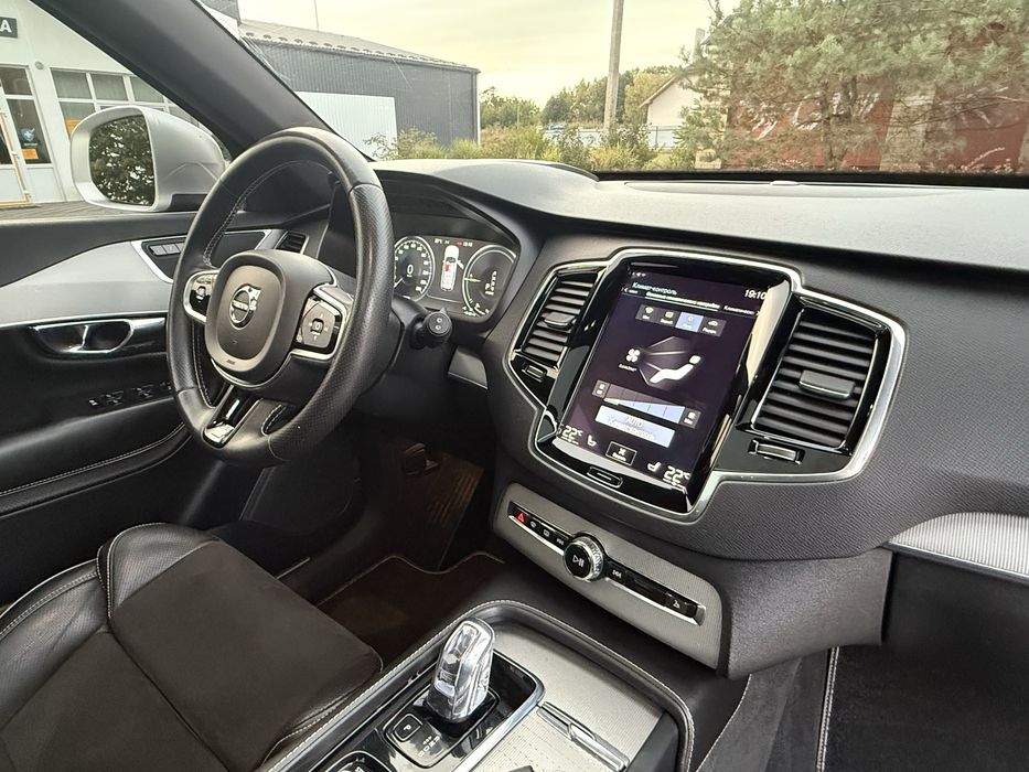 Volvo XC90 R-Design
