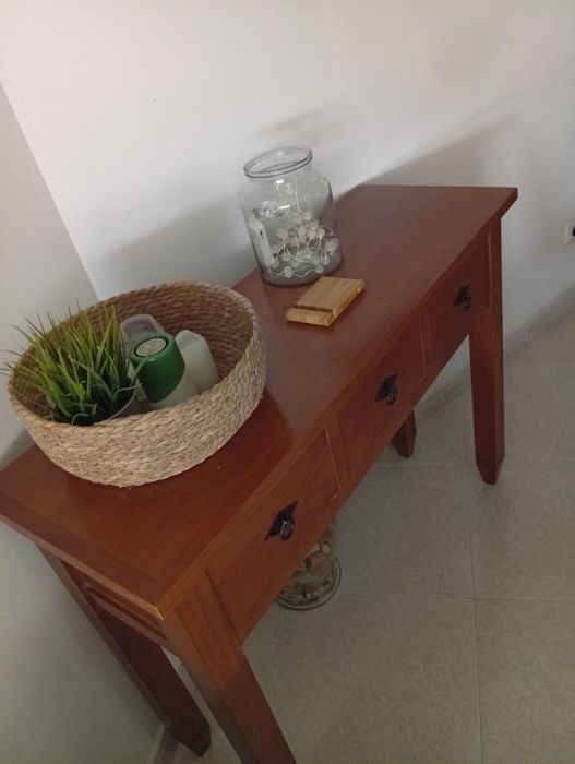 Móvel aparador em madeira cerejeira