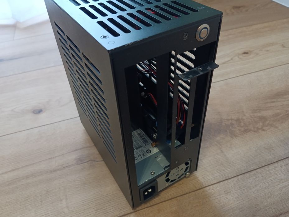 Obudowa mini-ITX + zasilacz 300W