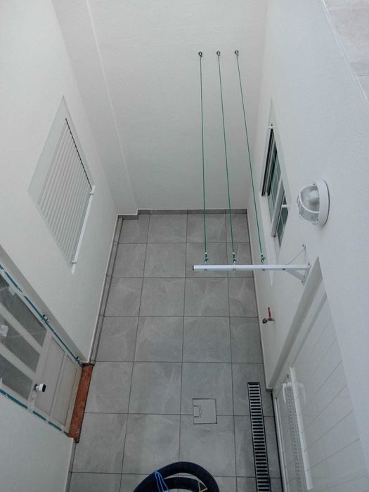 Aluga se T0 confortável e espaçoso