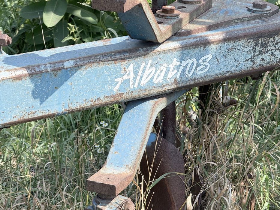 Плуг Rabe Werk Albatros , має 5 корпусів  захват 50 см