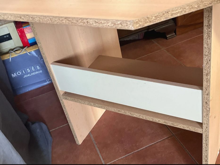 Secretária de madeira IKEA