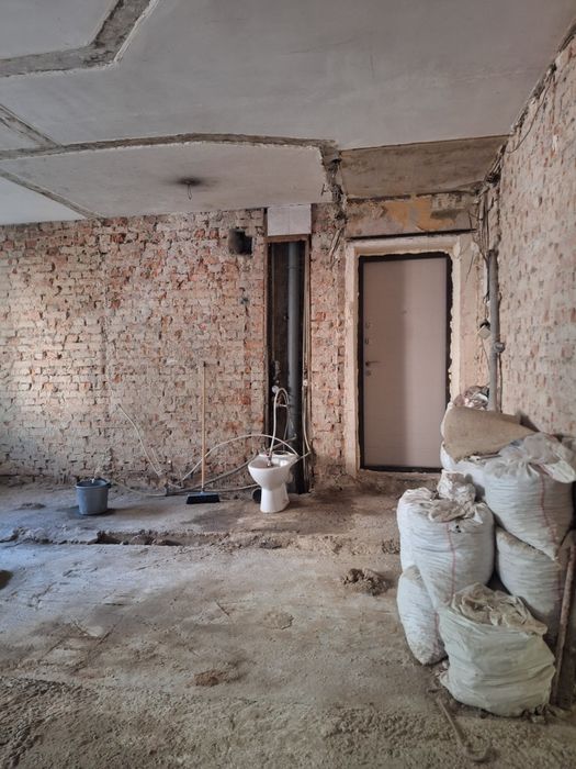Продажа 2х кв,под ремонт  1/5,центр,можно под офис ,37т$