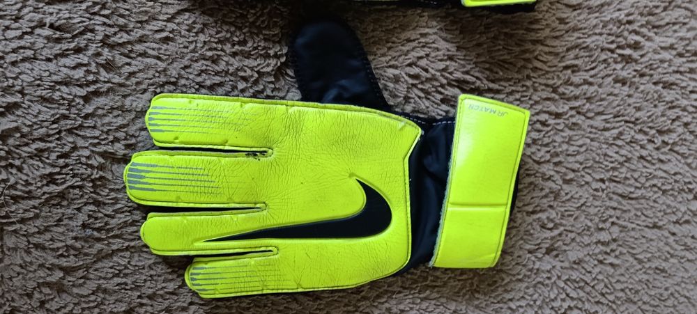 Rękawice piłkarskie Nike rozm M-L.