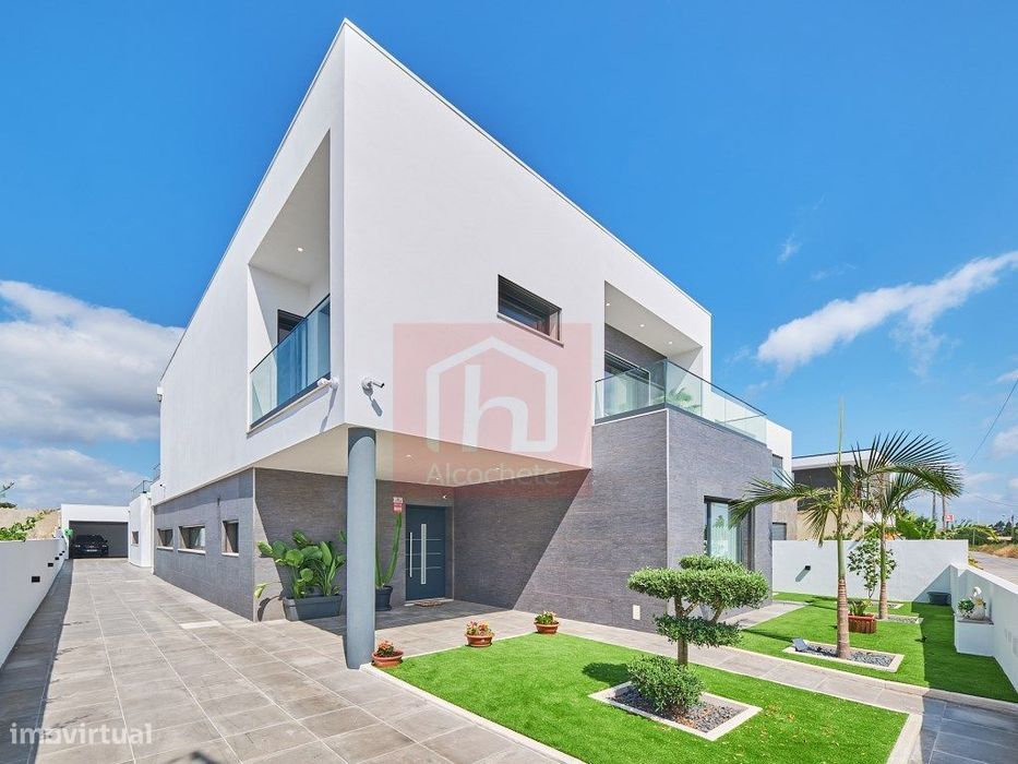 Moradia T5 de Luxo com Piscina Infinita Aquecida e Jacuzzi em Corte...