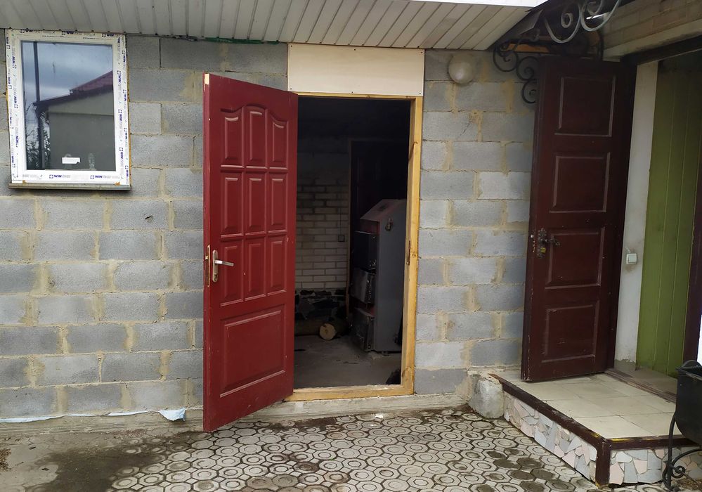 Продам ділянку в комлекті з будівлею, загальною площею 0,38 га