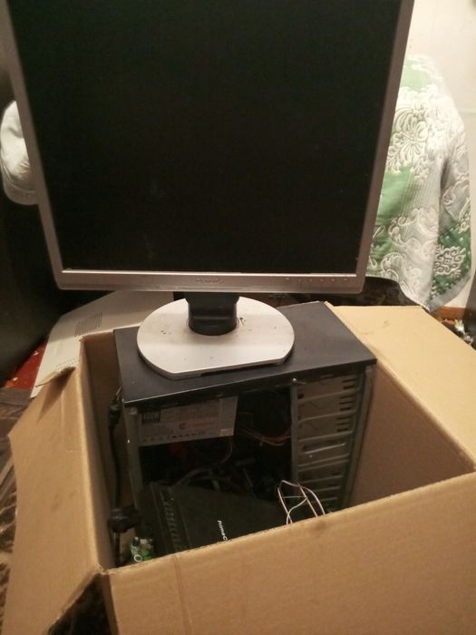 Розобраний комп'ютер