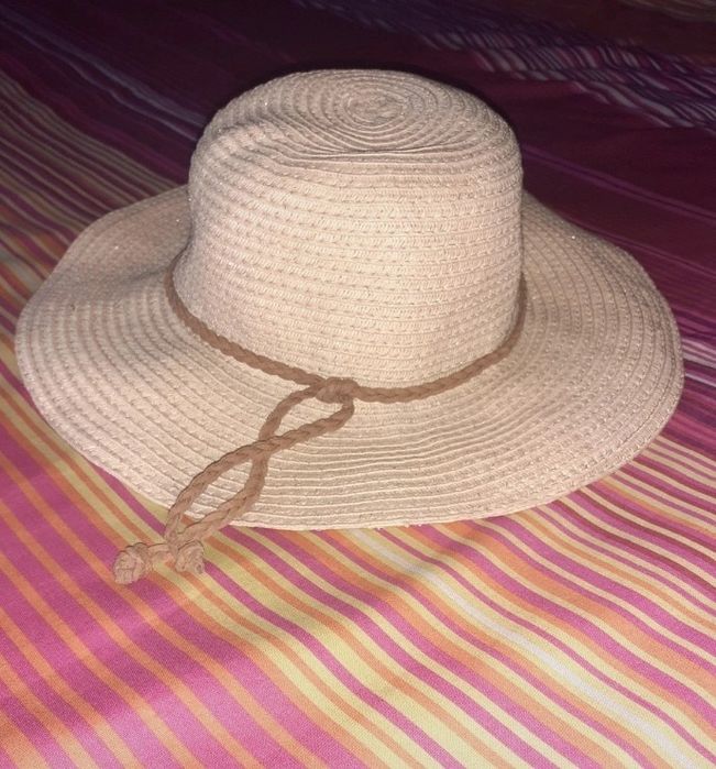 Bonés e chapéu de palha (Zara, H&M, Zippy)