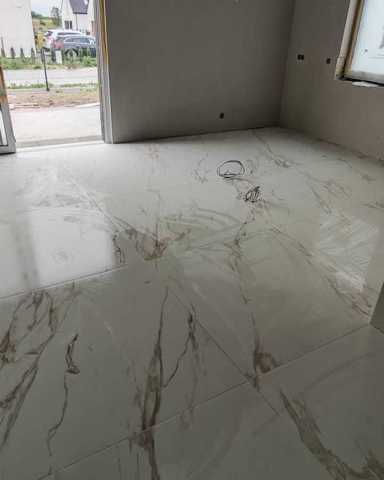 układanie płytek posadzka i ściany z materiałem montażowym w cenie usługi szczegóły w ogłoszeniu