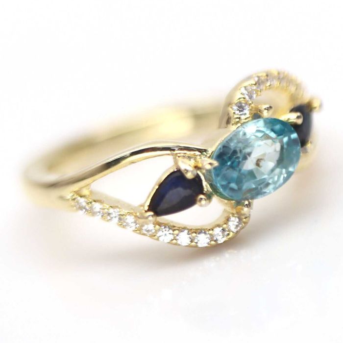 Кольцо из серебра 925пробы с голубым топазом, сапфиром, размер 16