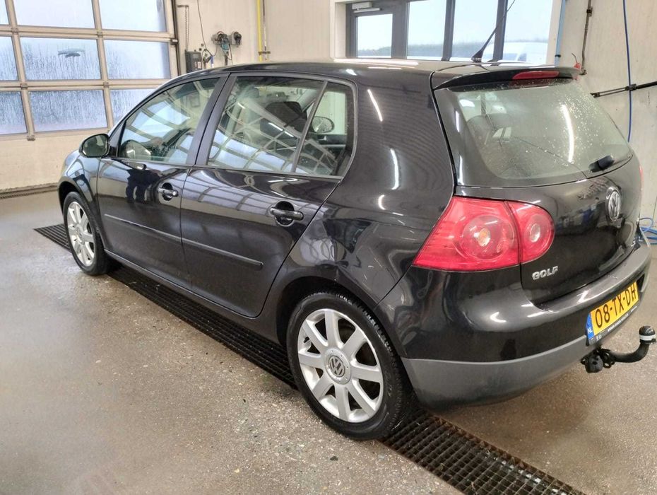 VW Golf 1.6 MPI 102 km.5-drzwiowy, sprowadzony