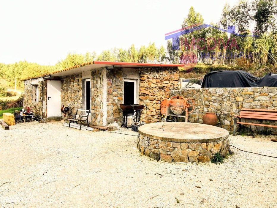 Terreno com casa de arrumos junto a ribeira, Figueiró dos Vinhos — Graça, Leiria