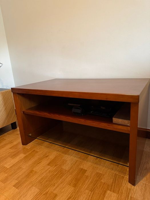 Móvel de TV / Mesa de Centro em Madeira com Prateleira de Vidro