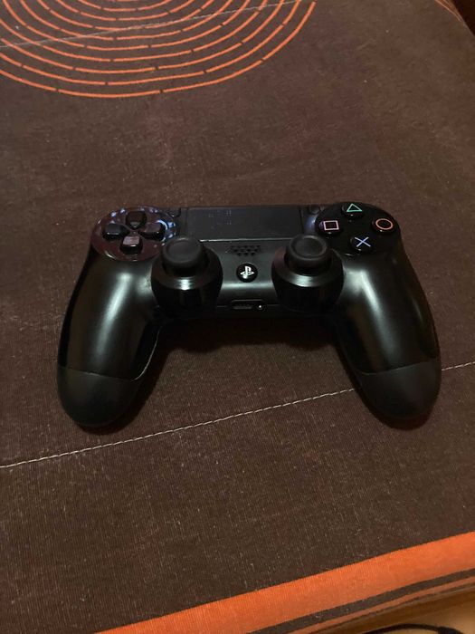 Playstation 4 com comando incluído