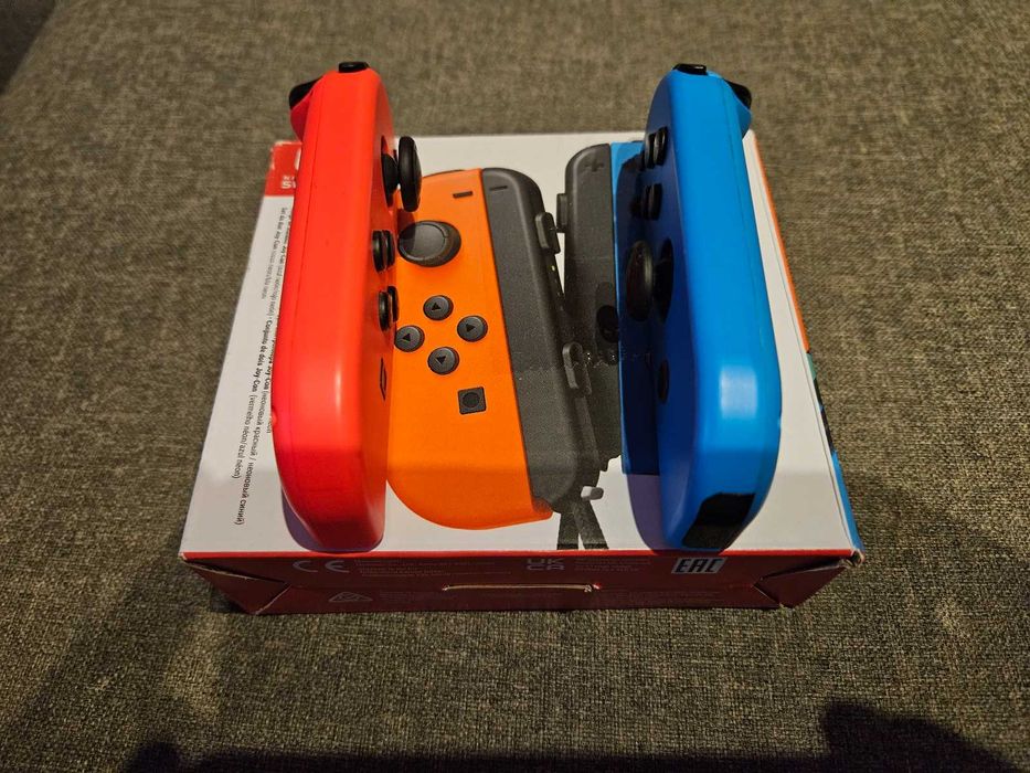 Joycony Nintendo Switch para czerwony z niebieskim