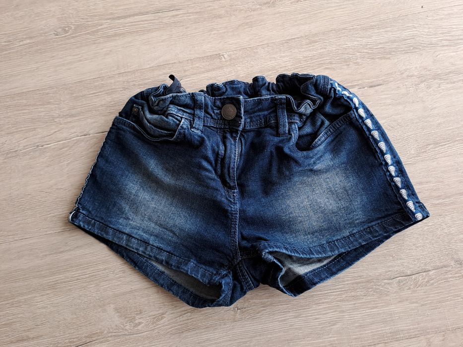 Krótkie jeansowe spodenki r.146