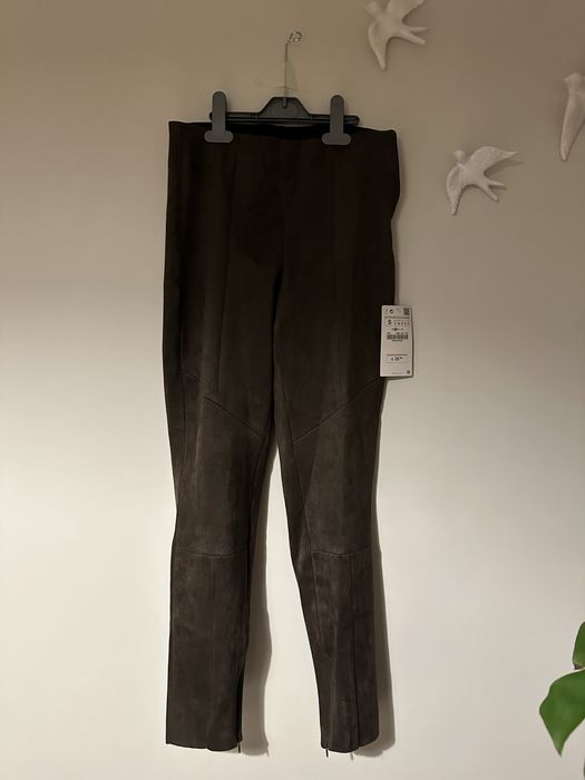 Calças efeito camurça, Zara, tamanho S com elastano.