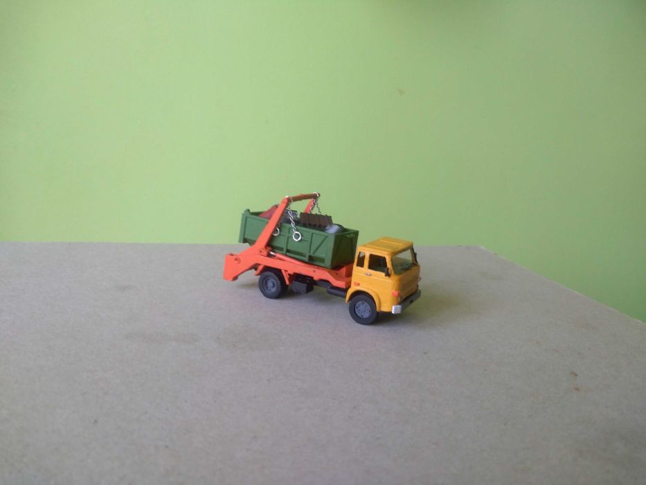 Star 28 śmieciarka bramowiec w skali  H0 1:87