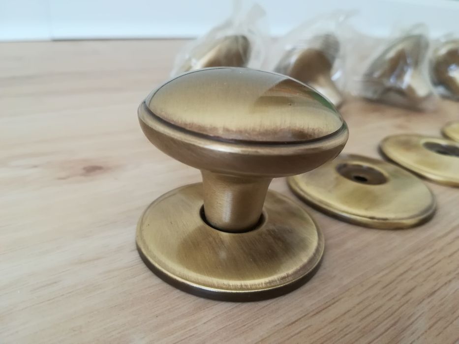 2 puxadores em latão novos