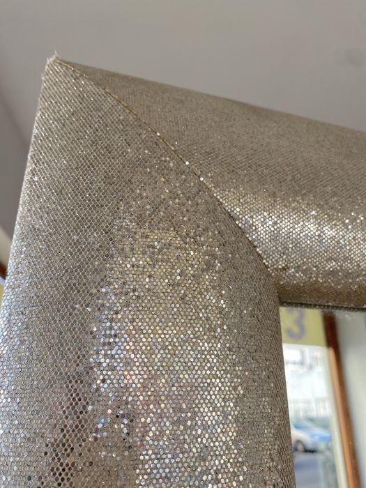 Magnifico espelho com moldura brilhante