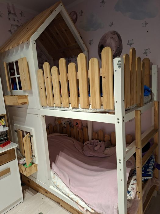 Łóżko  piętrowe domek