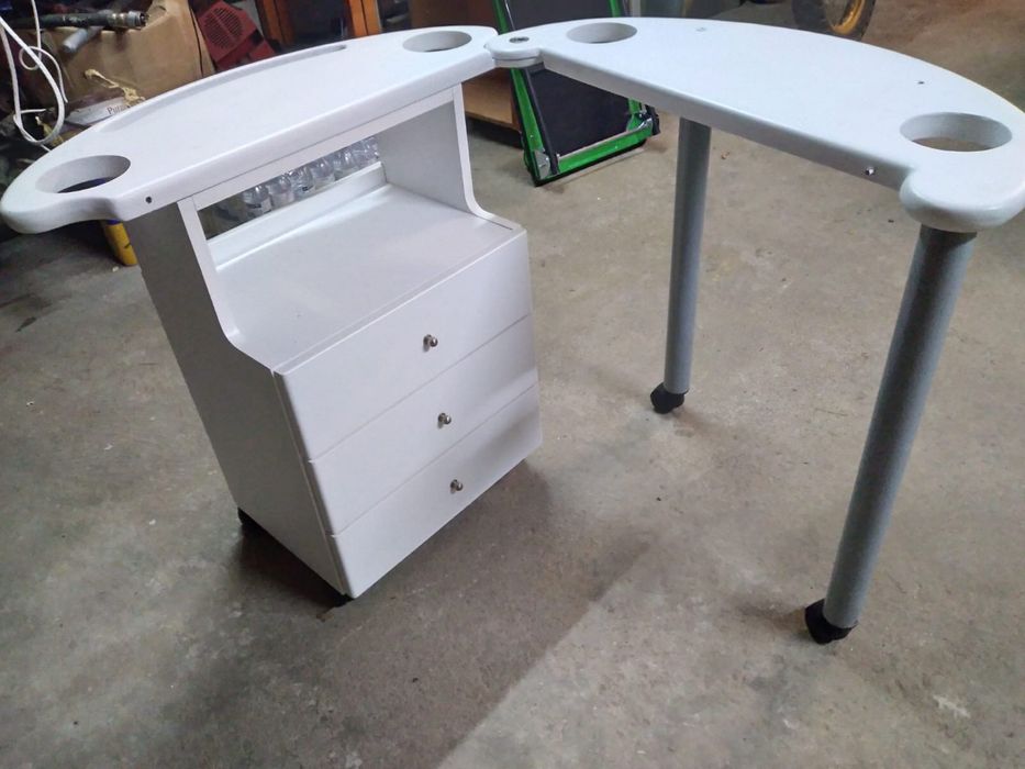 Vende se mesa manicure