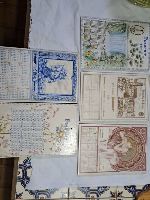 Coleção de calendários antigos de azulejo