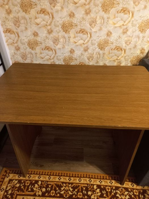 Стіл  кухонний б/в в доброму стані