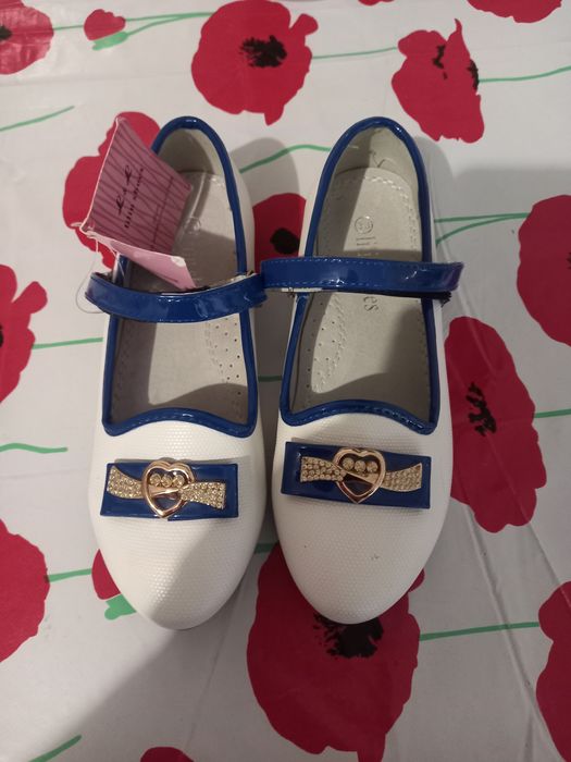 Продам туфлі на дівчинку