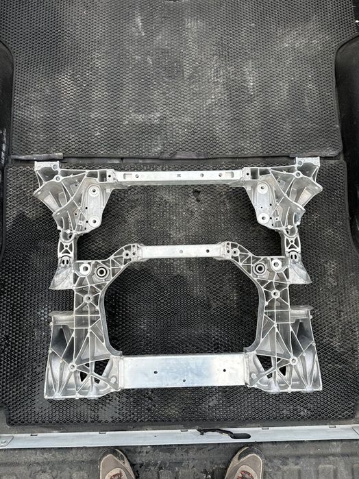 Передній підрамник bmw i7 g70 кузов