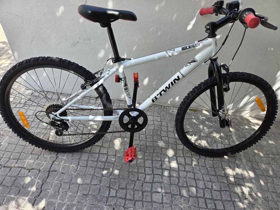 Decathlon/B-Twin/ Rockrider 300 roda 24
roda 24
6 velocidades ( atras)
campaínha e luzes incluidas

Tudo nas melhores condições e pronta a usar, idea