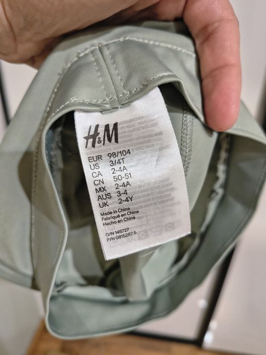 Czapka z daszkiem do wody, r. 98/104, 2-4 lat