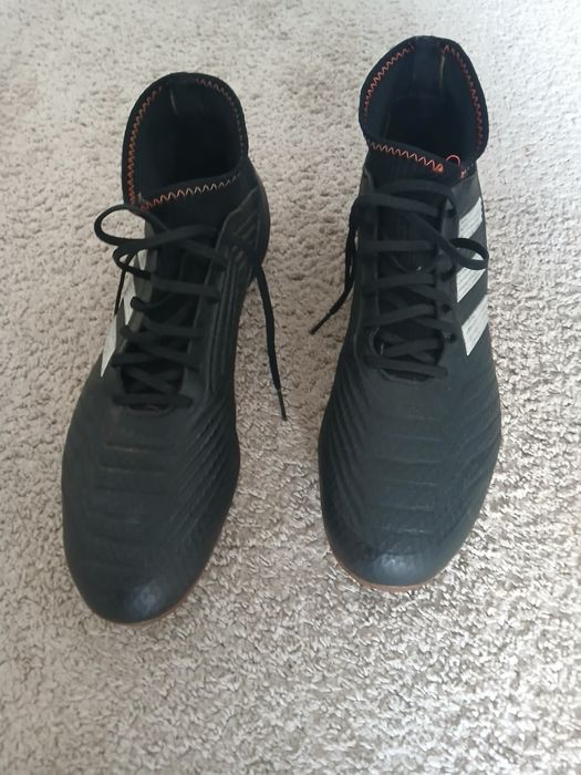Adidas Predator - tamanho 47,5