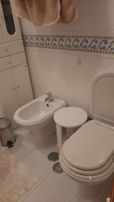 Aluga quarto estudante Nova SBE Carcavelos