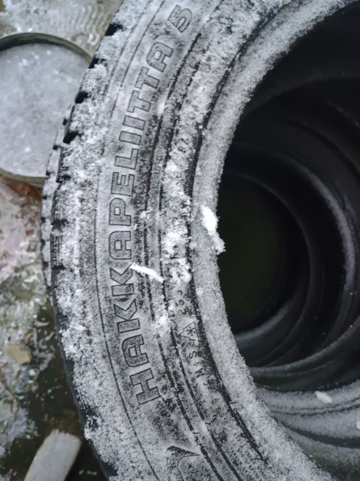 Sprzedam opony zimowe Nokian 235/55/17 z kolcami.