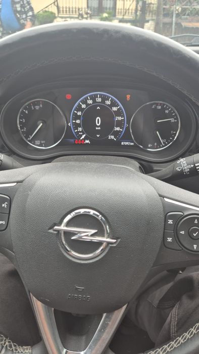 Opel Insignia kombi sedan