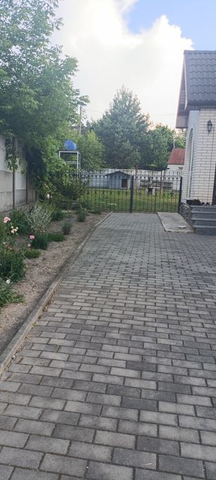 Продається будинок в мальовничому куточку с.Левків.