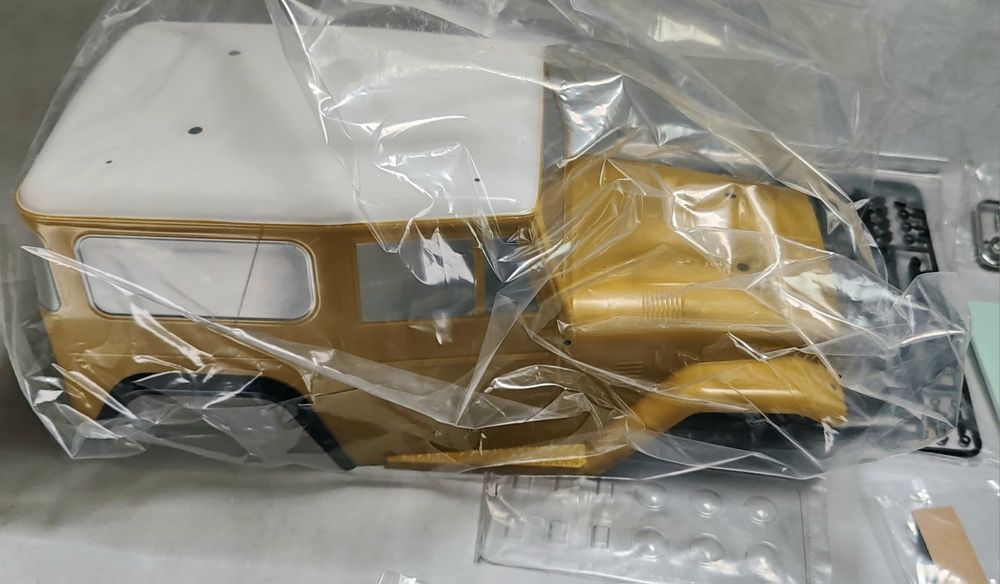 Tamiya Land Cruiser body 1/10 - pintado de fàbrica.Novo ainda embalado