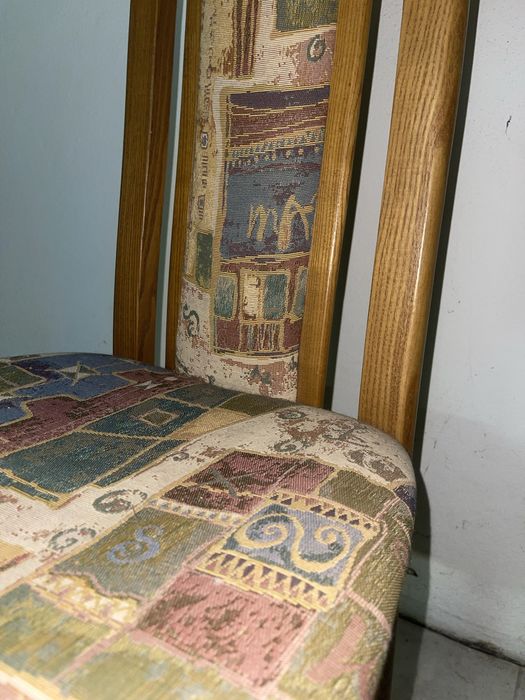 Conjunto de mesa extensora de madeira e 6 cadeiras