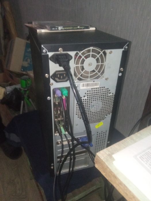 Продам компьютер полностью рабочий с экраном