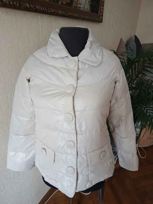 Продам Демі курточку на 10-12 років на зріст 146-152 см