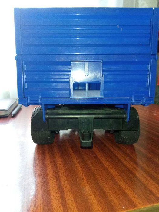 Іграшковий причіп Bruder