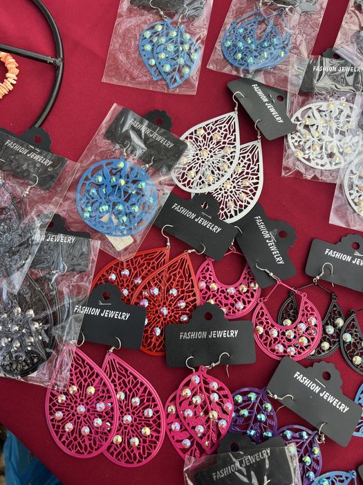 lote 32 pares de brincos novos