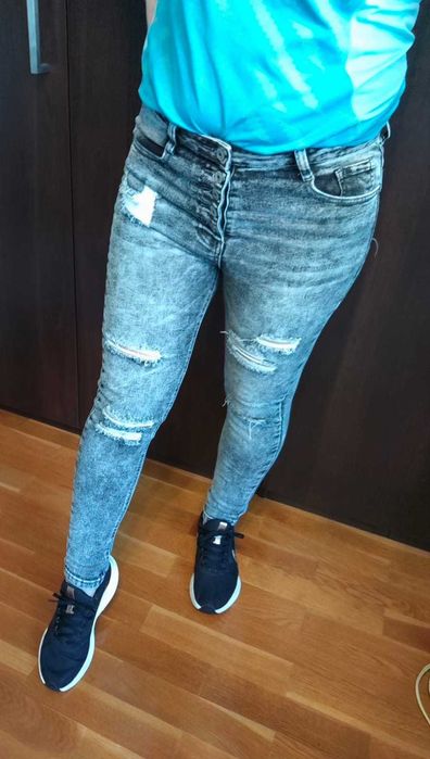 Jeansy szare, przetarcia