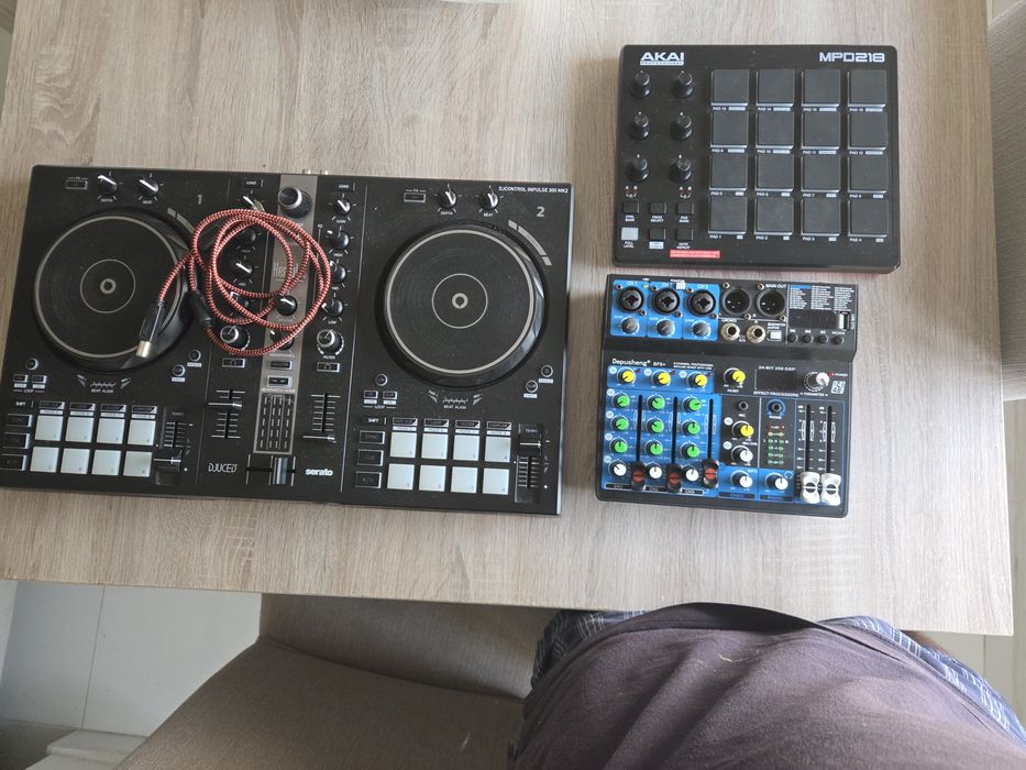 Akai mpd218 e hercúles impulse 300 e outros