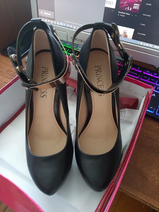 Туфлі чорного кольору