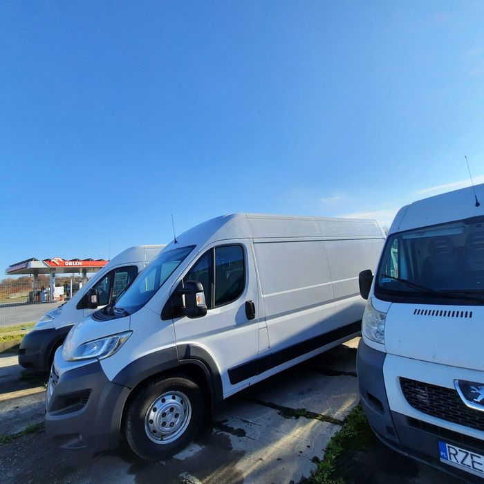 Wypożyczalnia dostawczych samochodów Wynajem busa  auto zastępcze